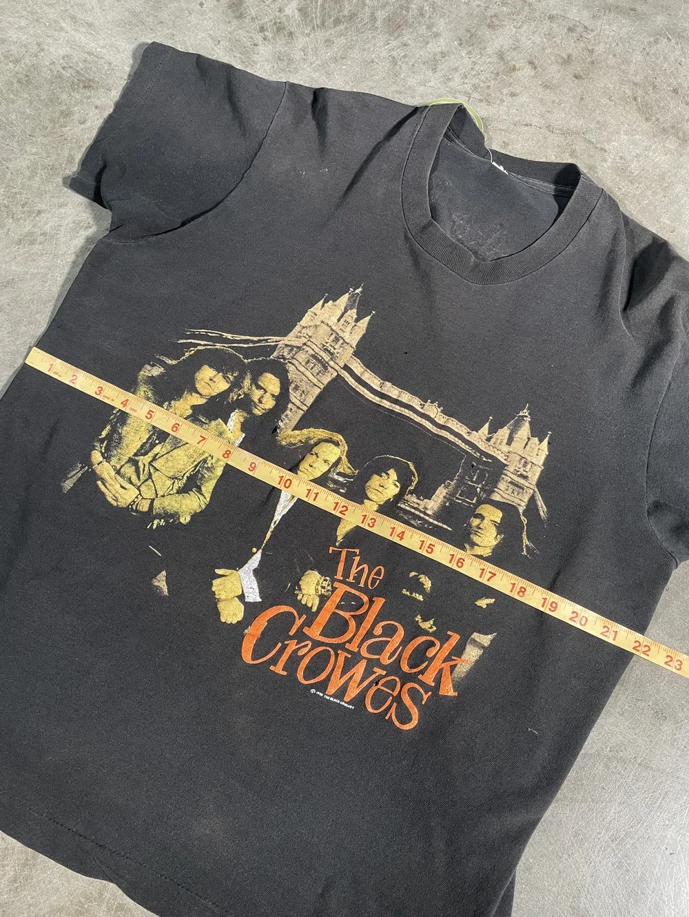 Vintage 90s Black Crows Rock Band Tour Tee 22x27 Faded - Picture 2 of 9